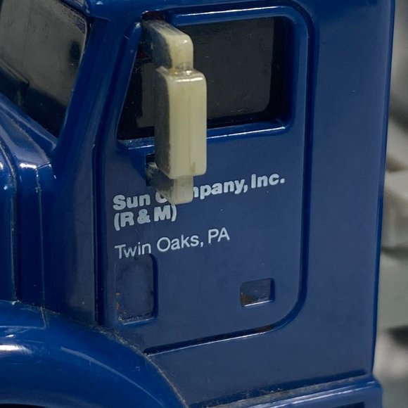 1994 Sunoco “Horn & Back-up alarm sounds” Tanker Truck, with running lights - Picture 9 of 15